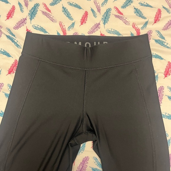 🌸Under Armour Black Leggings 3/4 - Picture 3 of 5